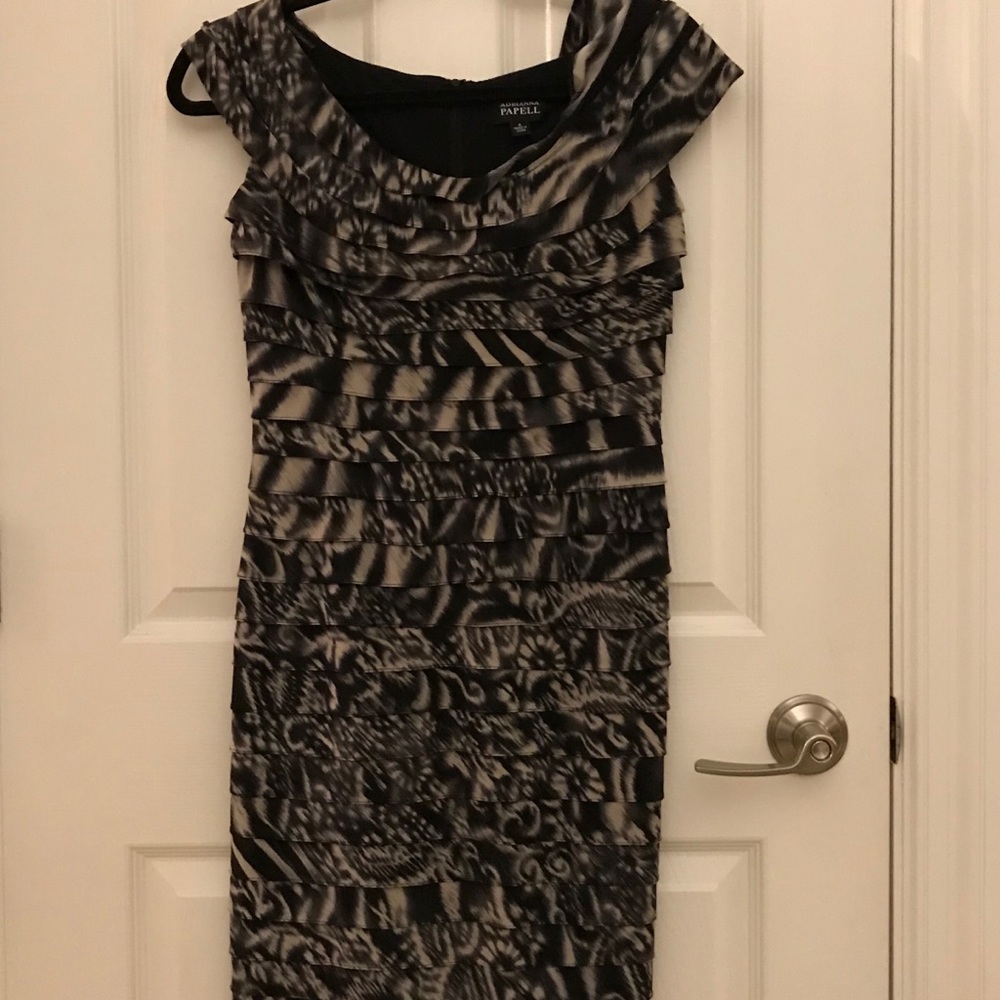 Adrianna Papell dress- EUC size 4